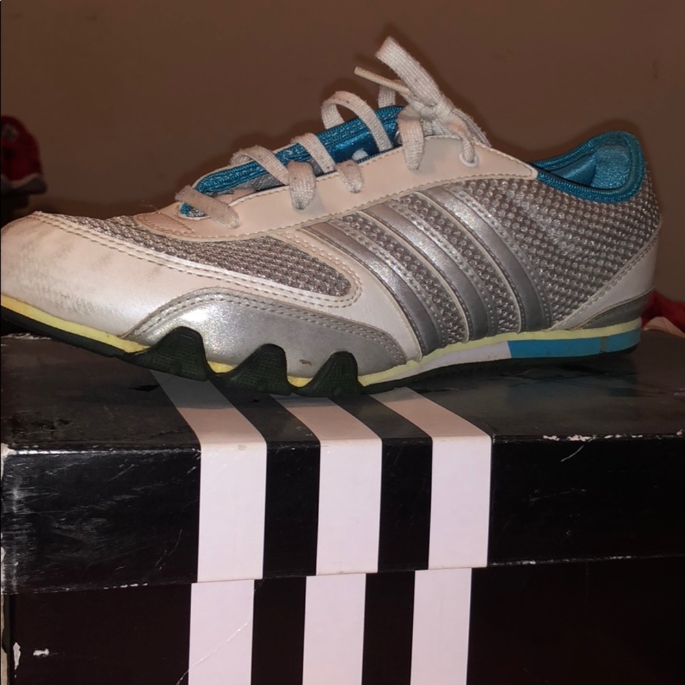 Adidas karuna